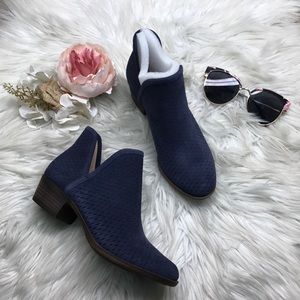 Lucky Brand Baley Perforated Chop Out Booties 5.5M